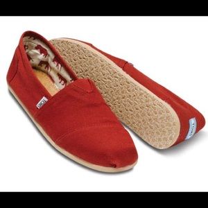 TOMS classic red slip on 6.5